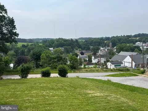 46 E High St, Windsor, PA 17366 photo 4