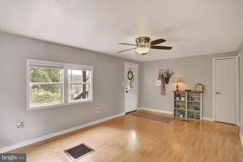 46 E High St, Windsor, PA 17366 photo 8