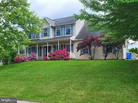 165 Ridgewood Dr, Hanover, PA 17331