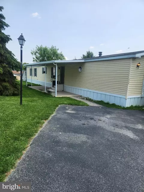 708 Laura Ln, York, PA 17402