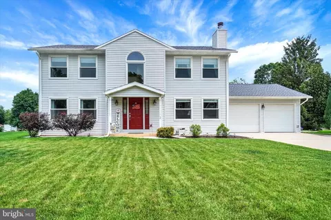 2039 Golden Eagle Dr, York, PA 17408