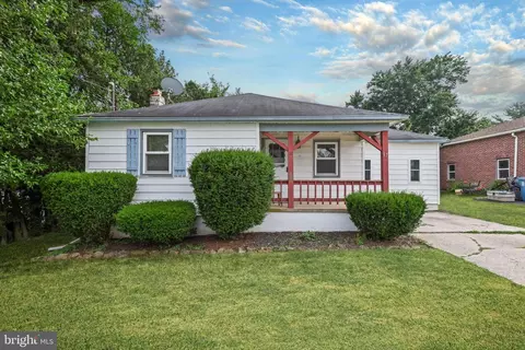 17 Schoolhouse Ln, Windsor, PA 17366