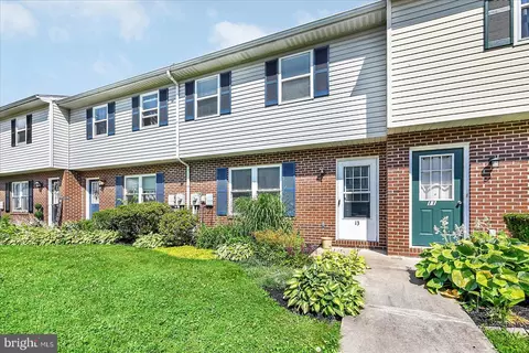 13 Pine Dr #13, Manchester, PA 17345