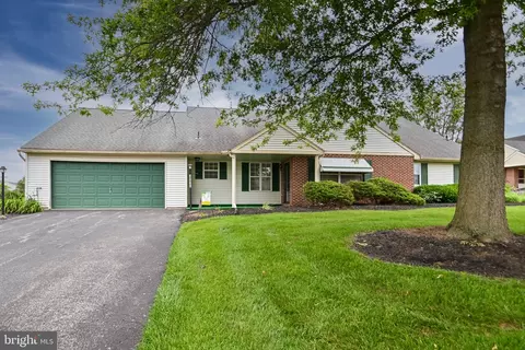 3265 Falcon Ln #16A, Dover, PA 17315