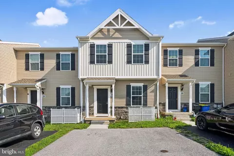 288 Homestead Dr #207, Hanover, PA 17331