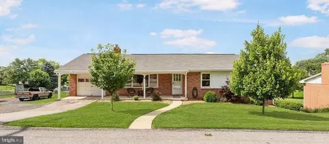 57 Fair Acres Dr, York, PA 17403