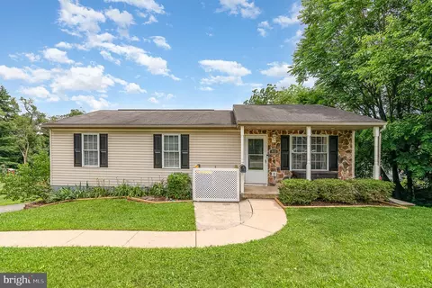 463 Maple St, Manchester, PA 17345
