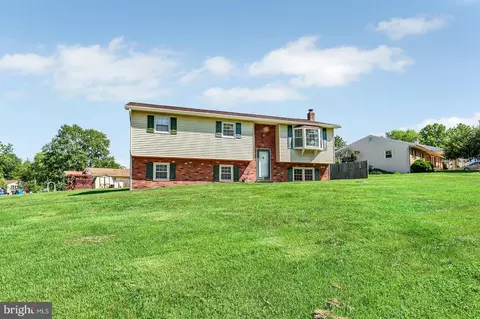 225 Bobby Jones Dr, Etters, PA 17319