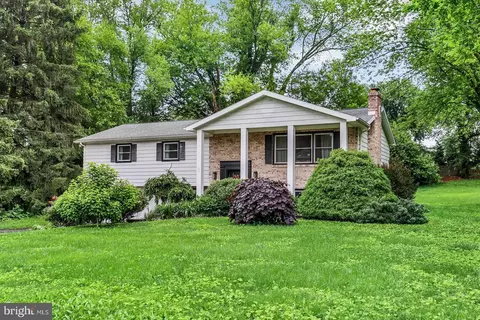 301 N Lynbrook Dr N, York, PA 17402
