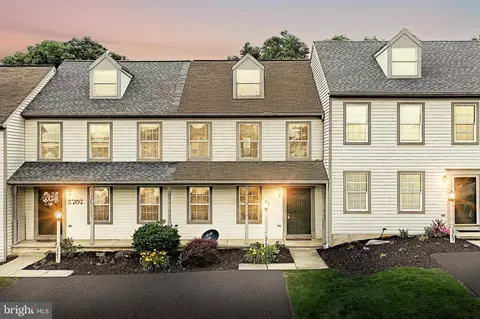 2705 Woodmont Dr, York, PA 17404