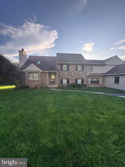 1872 Yingling Dr, Spring Grove, PA 17362