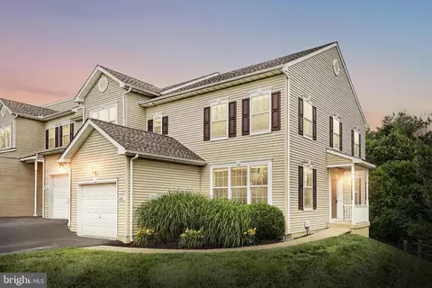 2230 Live Oak Ln, York, PA 17406