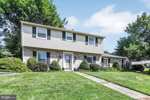 2 Covington Dr, Shrewsbury, PA 17361