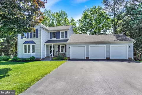 7 Old Farm Ln, New Freedom, PA 17349