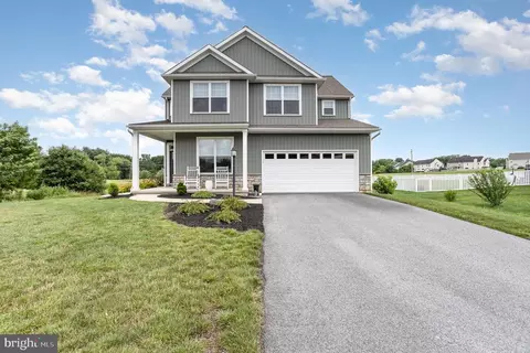 3843 Country Dr, Dover, PA 17315