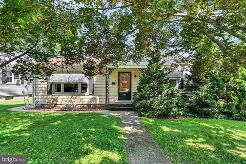 9 Lafayette St, Hanover, PA 17331