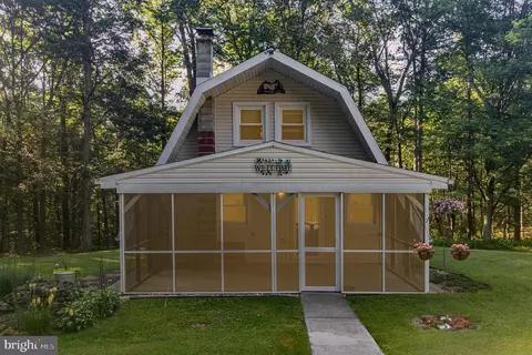 34 N Grantham Rd, Dillsburg, PA 17019