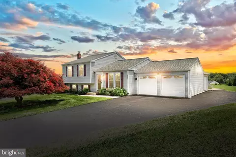 4604 View Dr, Spring Grove, PA 17362