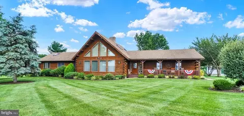 695 Freysville Rd, Hellam, PA 17406