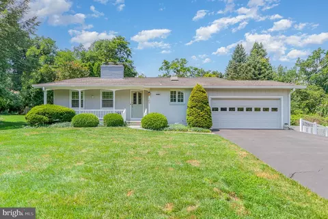 102 Old Ford Dr, Camp Hill, PA 17011