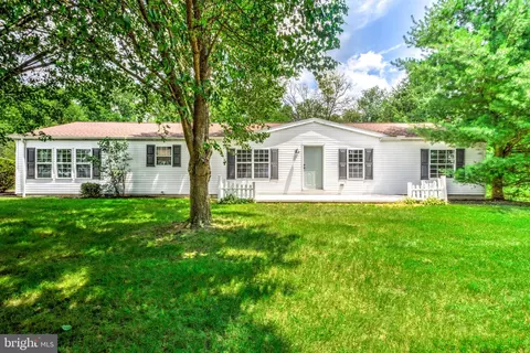 16899 Overview Ln, Stewartstown, PA 17363