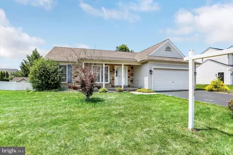 60 Joan Dr, York, PA 17404