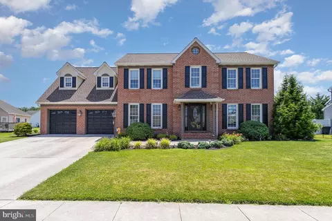 421 Dart Dr, Hanover, PA 17331
