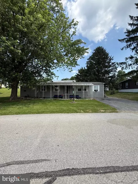 703 Lake Dr, Mount Wolf, PA 17347