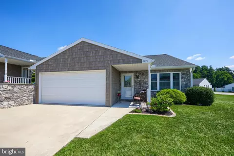 4421 Clair Mar Dr, Dover, PA 17315