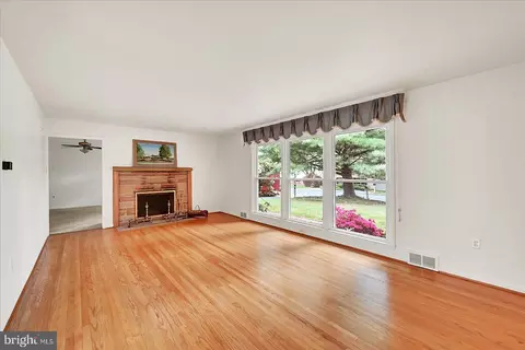 136 Shelbourne Dr, York, PA 17403