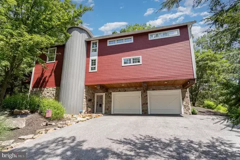 217 High Rock Rd N, Hanover, PA 17331