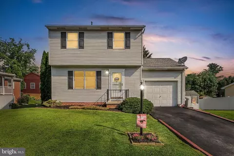 48 Brewster St, Hanover, PA 17331