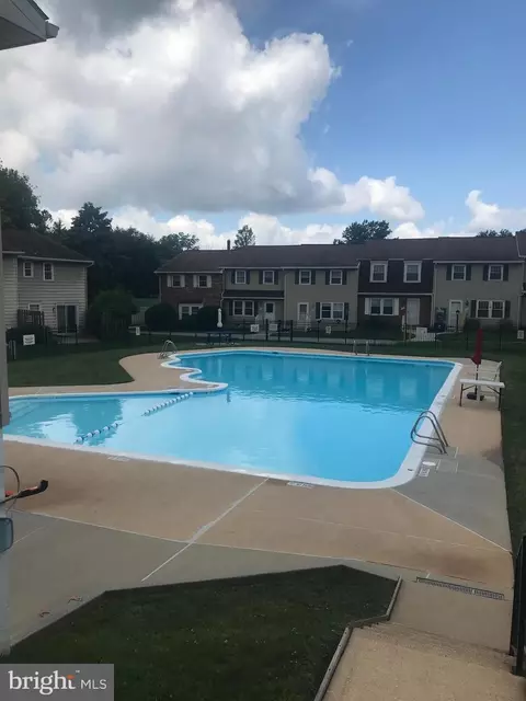 114 Dew Drop Ct, York, PA 17403