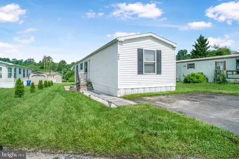 21 Chesapeake Est, Thomasville, PA 17364
