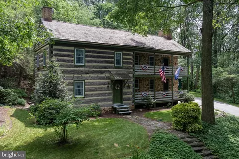465 S Blacksmith Ave, Windsor, PA 17366 photo 2