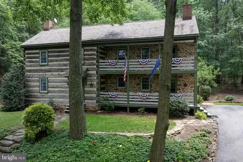 465 S Blacksmith Ave, Windsor, PA 17366 photo 3