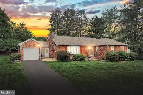 24 Adams St, Windsor, PA 17366