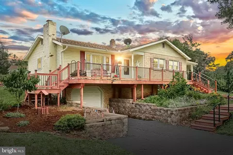 400 Fairway Dr, Etters, PA 17319