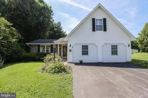 322 Valley Rd, Etters, PA 17319