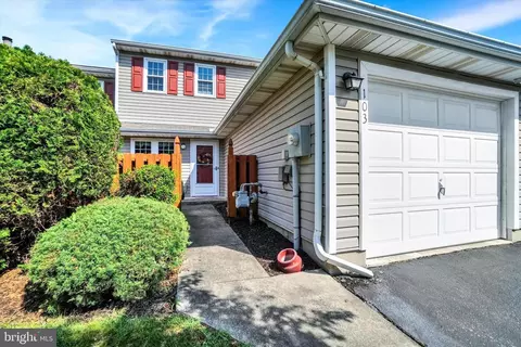 103 Bentwood Ln #13, York, PA 17408