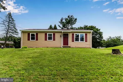 95 Old School Ln, Manchester, PA 17345
