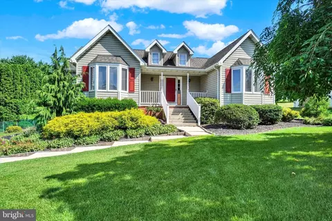 520 Crestwood Dr, Red Lion, PA 17356