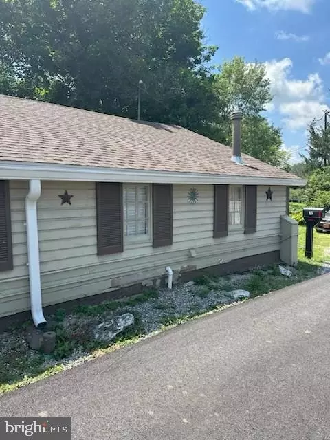 72 Oak St, Seven Valleys, PA 17360