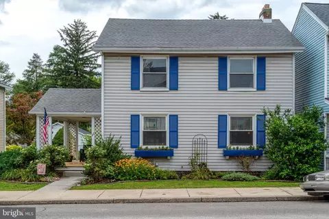 46 S Main St, Mount Wolf, PA 17347
