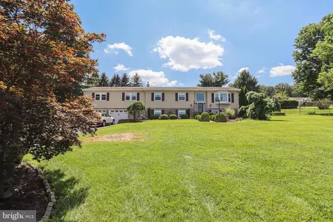 170 Donrene, Mount Wolf, PA 17347