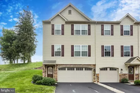 370 Weatherstone Dr #41, New Cumberland, PA 17070