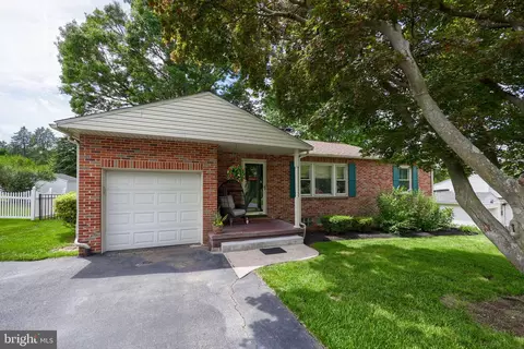 536 Wellington Dr, York, PA 17402