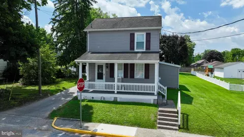 150 Walnut St, Mount Wolf, PA 17347