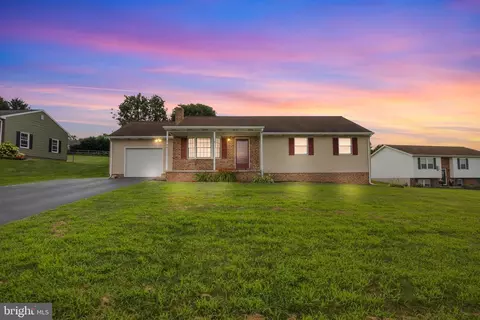 186 Skylite Dr, Hanover, PA 17331