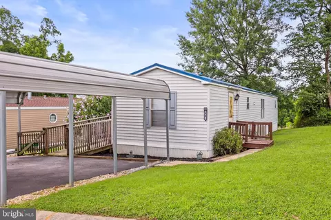 42 Cedar St, Manchester, PA 17345